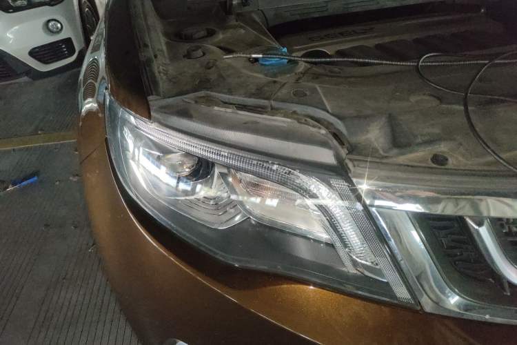 Used Geely Auto Emgrand X7 Sport 2016 1.8TD Automatic ZhiZun Version Right Front Headlight