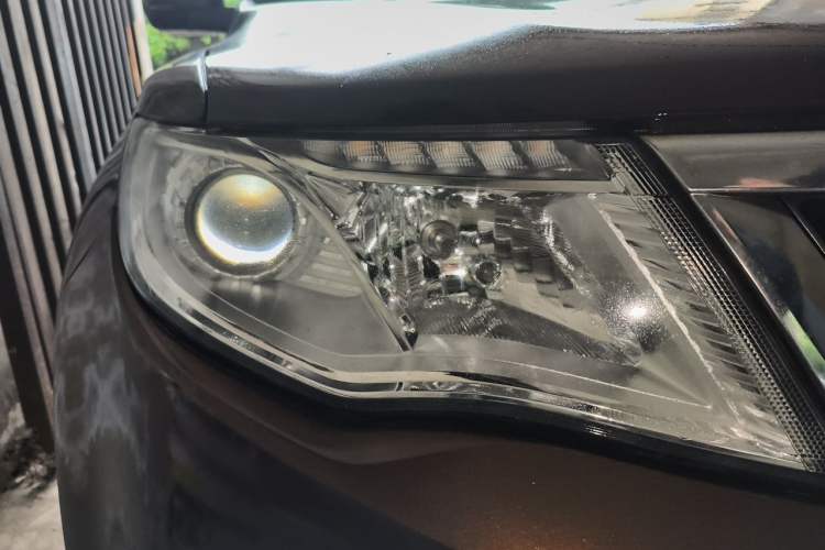 Used Geely Auto Emgrand X7 Sport 2016 2.0L Manual Smart Connect Version Right Front Headlight