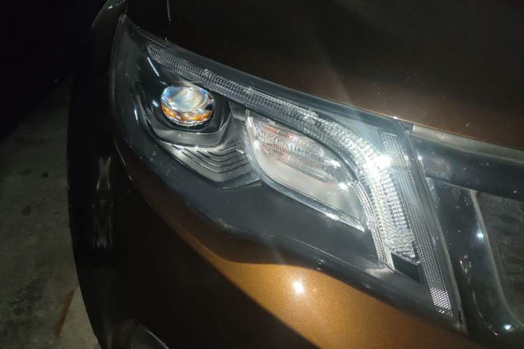 Used Geely Auto Emgrand X7 Sport 2016 1.8TD Automatic ZhiZun Version Right Front Headlight