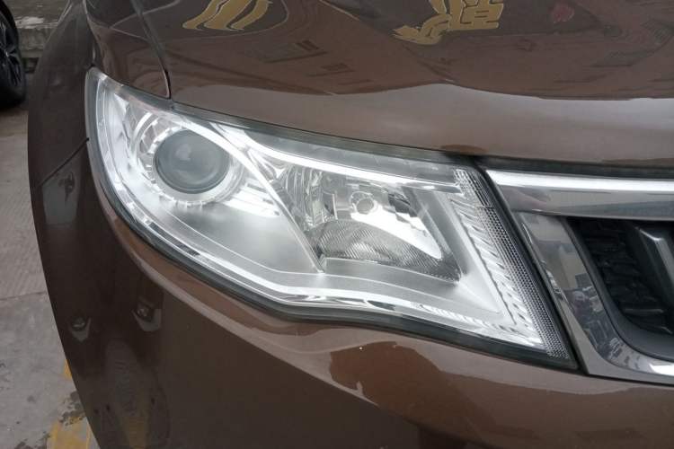 Used Geely Auto Emgrand X7 Sport 2016 2.0L Manual ZhiShang Version Right Front Headlight