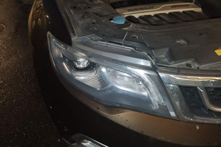Used Geely Auto Emgrand X7 Sport 2016 1.8TD Automatic ZhiZun Version Right Front Headlight