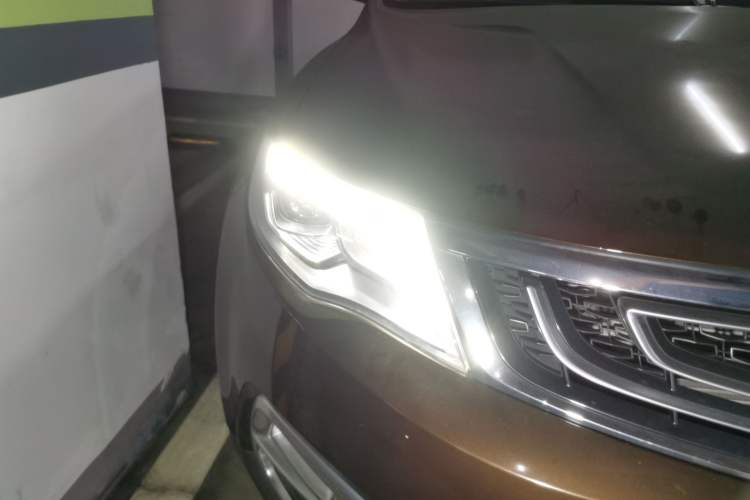 Used Geely Auto Emgrand X7 Sport 2016 1.8TD Automatic ZhiZun Version Right Front Headlight