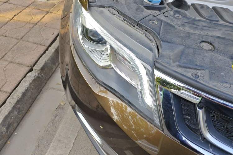 Used Geely Auto Emgrand X7 Sport 2016 1.8TD Automatic ZhiZun Version Right Front Headlight