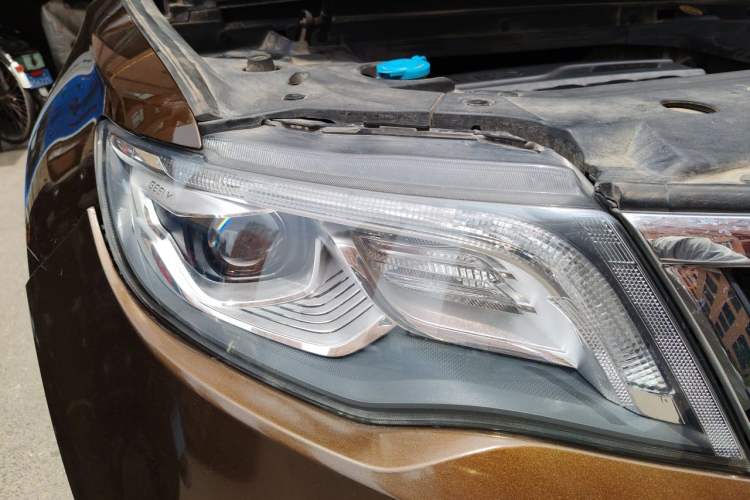 Used Geely Auto Emgrand X7 Sport 2016 1.8TD Automatic Smart Model Right Front Headlight