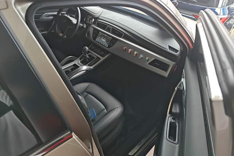 Used Geely Auto Emgrand X7 Sport 2016 2.0L Manual Smart Connect Version Right Front Seat