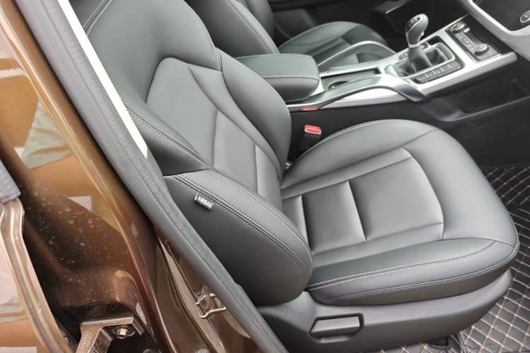Used Geely Auto Emgrand X7 Sport 2016 1.8TD Manual ZhiShang Model Right Front Seat