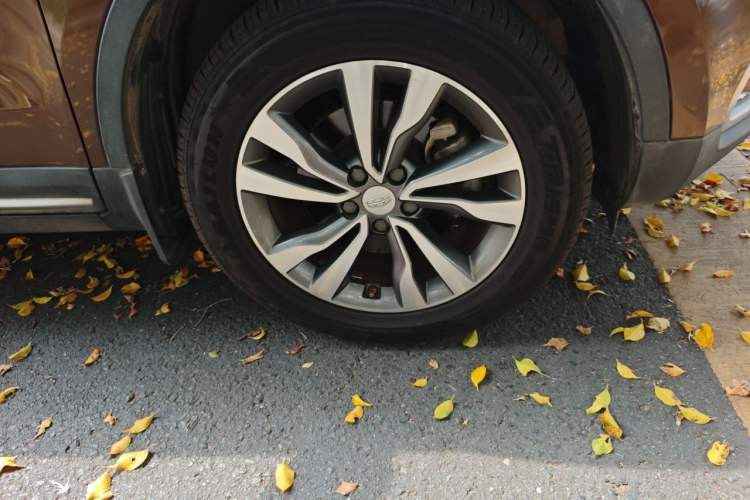 Used Geely Auto Emgrand X7 Sport 2016 1.8TD Automatic Smart Connectivity Version Right Front Wheel Hub