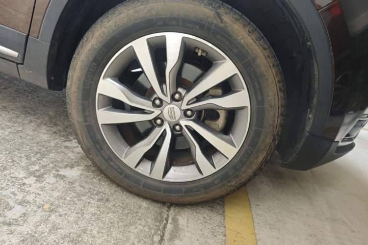 Used Geely Auto Emgrand X7 Sport 2016 1.8TD Automatic Smart Model Right Front Wheel Hub