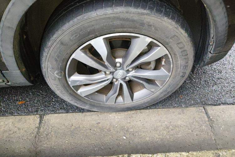Used Geely Auto Emgrand X7 Sport 2016 1.8TD Automatic ZhiZun Version Right Front Wheel Hub