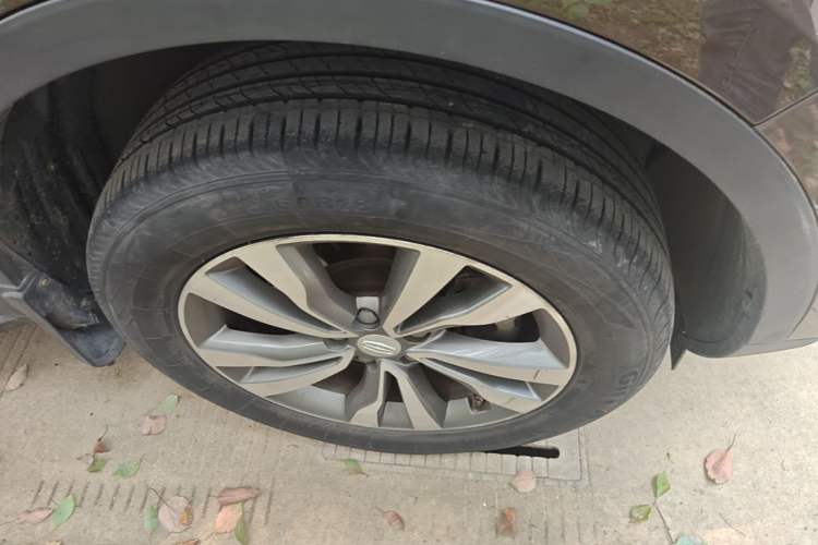 Used Geely Auto Emgrand X7 Sport 2016 1.8TD Automatic ZhiShang Model Right Front Wheel Hub