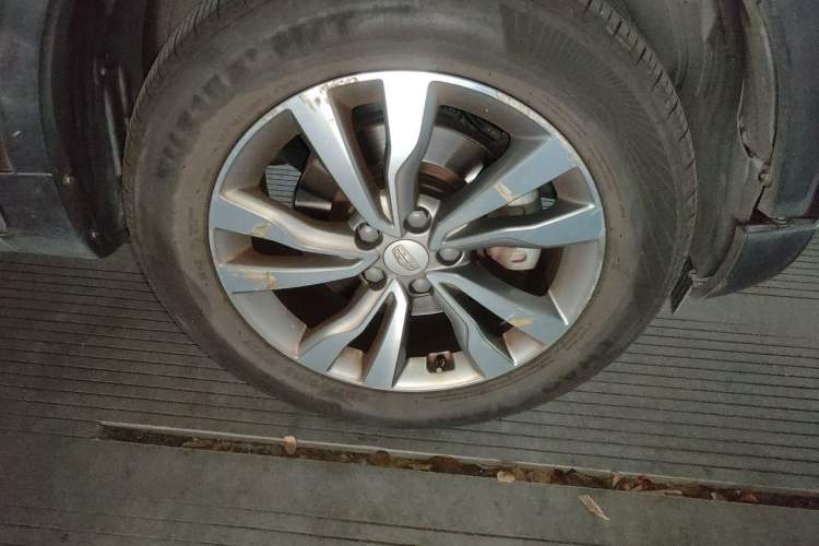 Used Geely Auto Emgrand X7 Sport 2016 1.8TD Automatic ZhiZun Version Right Front Wheel Hub