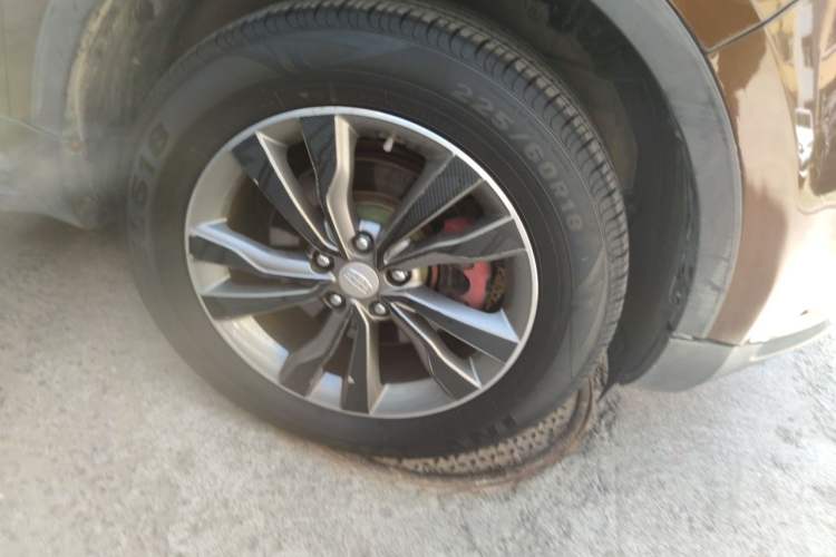 Used Geely Auto Emgrand X7 Sport 2016 1.8TD Automatic ZhiZun Version Right Front Wheel Hub