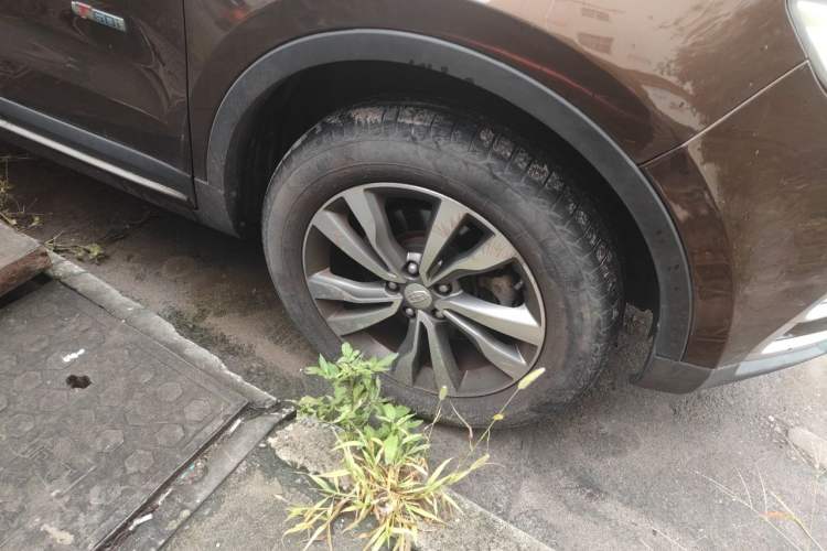 Used Geely Auto Emgrand X7 Sport 2016 1.8TD Automatic Smart Model Right Front Wheel Hub