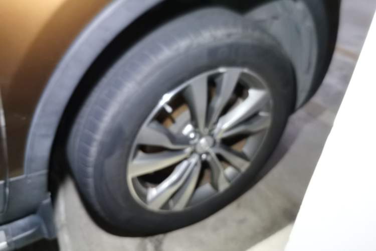 Used Geely Auto Emgrand X7 Sport 2016 1.8TD Automatic ZhiZun Version Right Front Wheel Hub