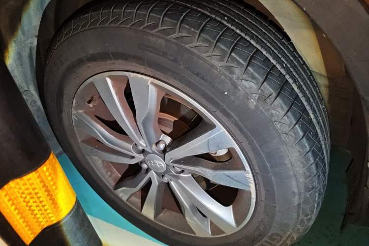 Used Geely Auto Emgrand X7 Sport 2016 1.8TD Automatic ZhiShang Model Right Front Wheel Hub