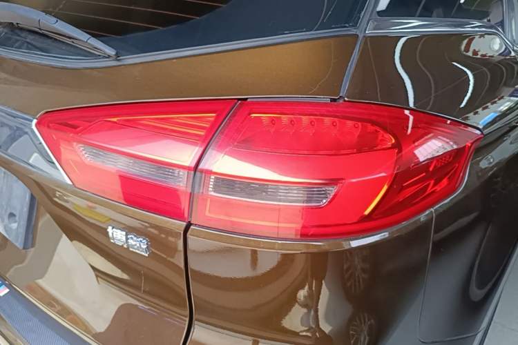 Used Geely Auto Emgrand X7 Sport 2016 1.8TD Automatic Smart Model Right Rear Taillight
