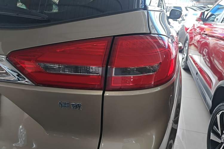 Used Geely Auto Emgrand X7 Sport 2016 2.0L Manual Smart Connect Version Right Rear Taillight