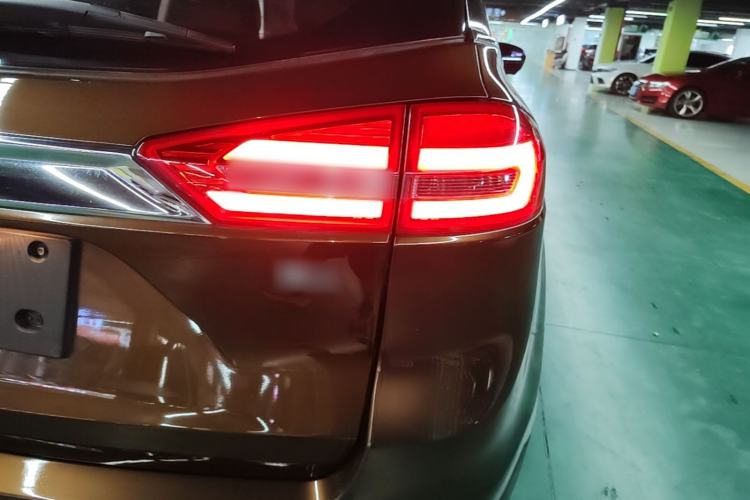 Used Geely Auto Emgrand X7 Sport 2016 1.8TD Automatic ZhiZun Version Right Rear Taillight