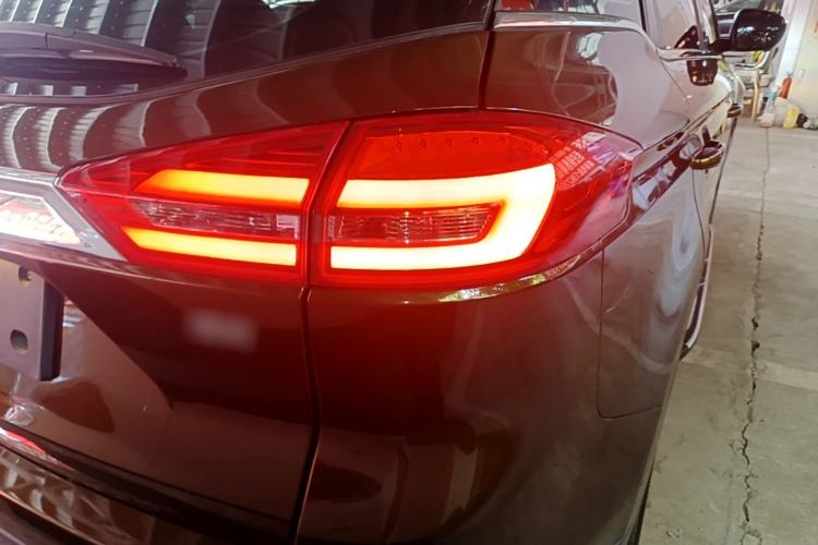 Used Geely Auto Emgrand X7 Sport 2016 1.8TD Automatic ZhiZun Version Right Rear Taillight