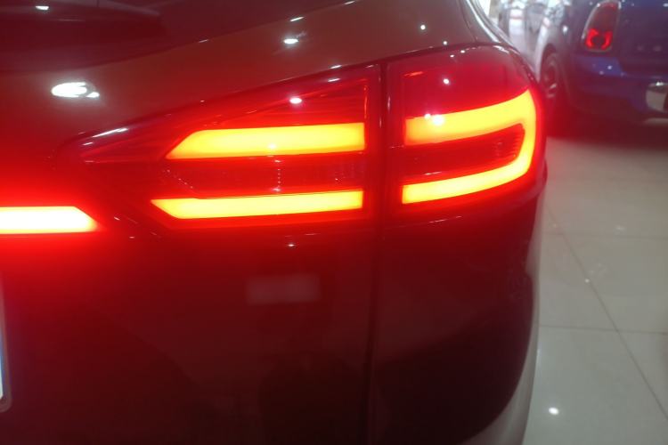 Used Geely Auto Emgrand X7 Sport 2016 1.8TD Automatic Smart Model Right Rear Taillight