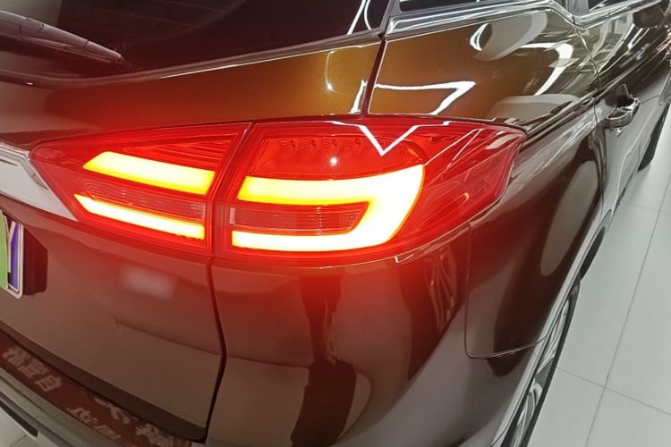 Used Geely Auto Emgrand X7 Sport 2016 1.8TD Automatic Smart Model Right Rear Taillight