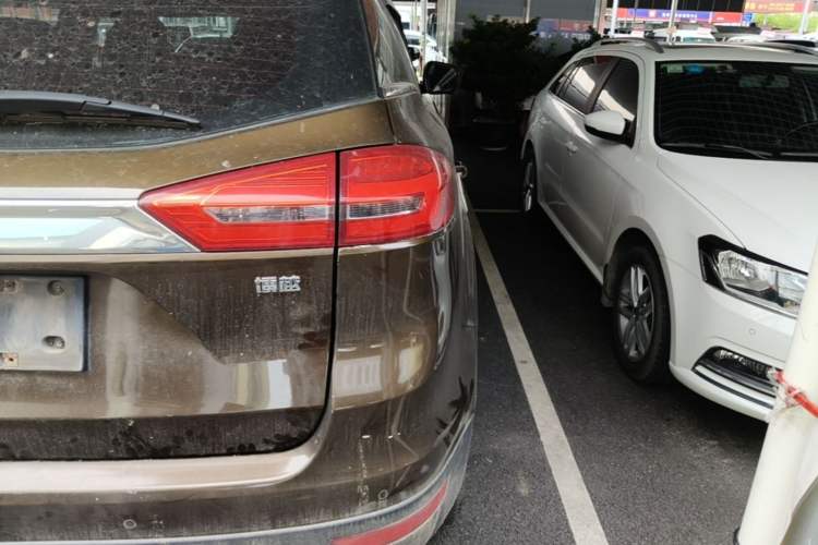 Used Geely Auto Emgrand X7 Sport 2016 1.8TD Automatic Smart Model Right Rear Taillight