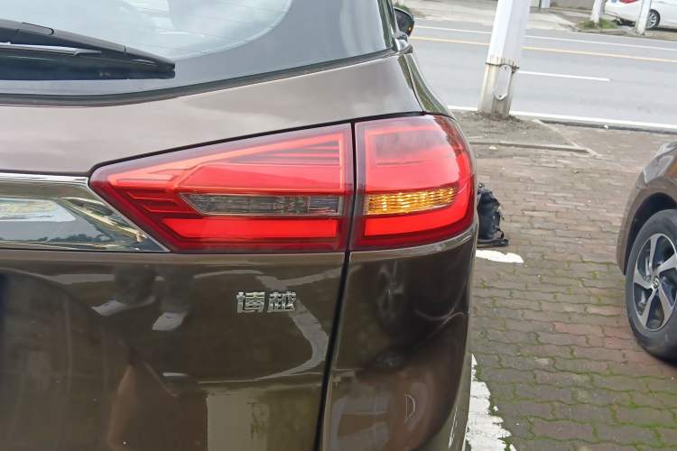Used Geely Auto Emgrand X7 Sport 2016 1.8TD Automatic Smart Connectivity Version Right Rear Taillight