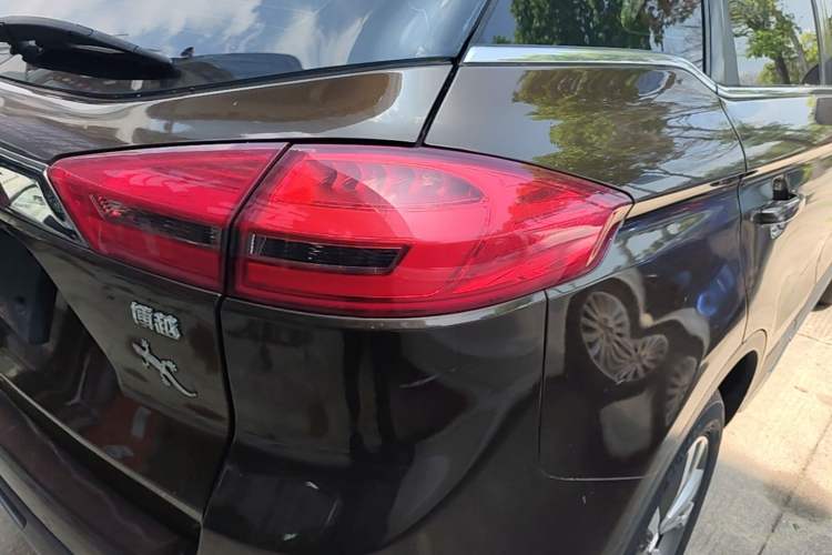 Used Geely Auto Emgrand X7 Sport 2016 1.8TD Automatic Smart Model Right Rear Taillight