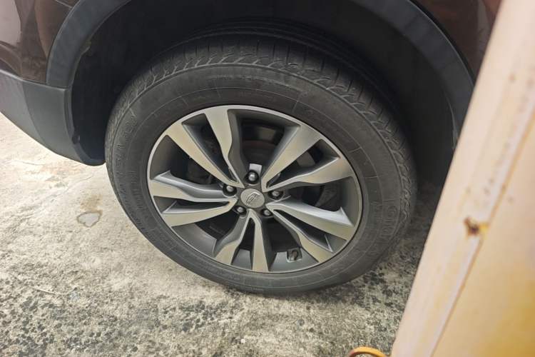 Used Geely Auto Emgrand X7 Sport 2016 1.8TD Automatic All-Wheel-Drive ZhiZun Edition Right Rear Wheel Hub