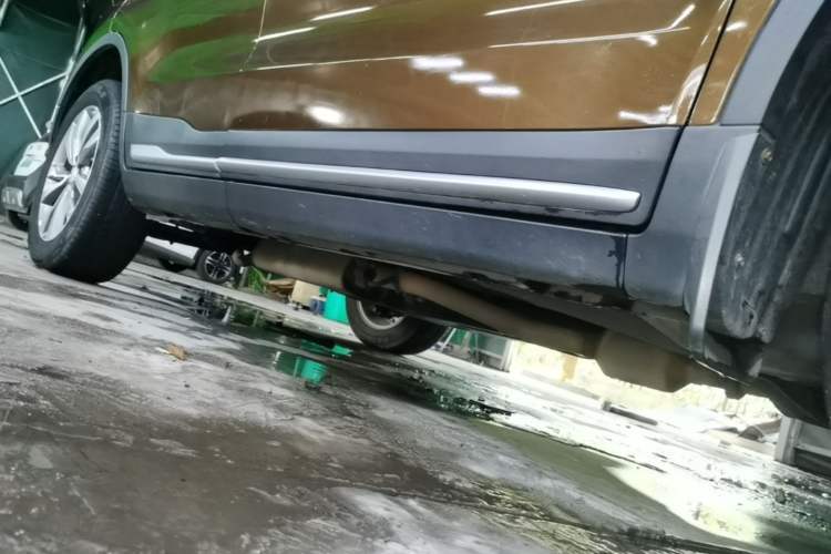 Used Geely Auto Emgrand X7 Sport 2016 1.8TD Automatic Smart Connectivity Version Right Side Sill