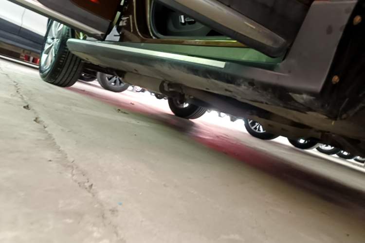 Used Geely Auto Emgrand X7 Sport 2016 1.8TD Automatic ZhiZun Version Right Side Sill