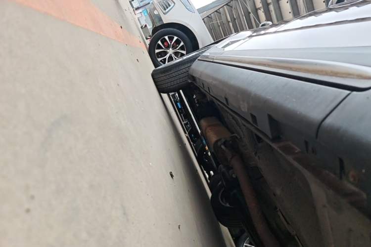 Used Geely Auto Emgrand X7 Sport 2016 1.8TD Automatic ZhiZun Version Right Side Sill