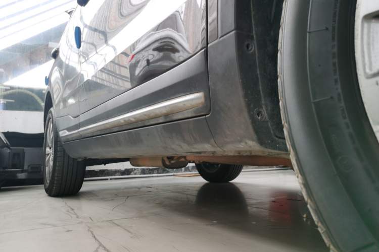 Used Geely Auto Emgrand X7 Sport 2016 1.8TD Automatic Smart Model Right Side Sill