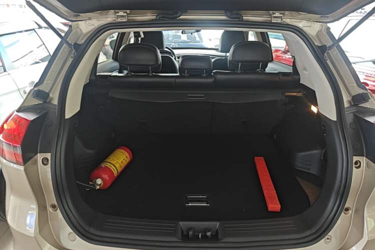 Used Geely Auto Emgrand X7 Sport 2016 2.0L Manual Smart Connect Version Trunk