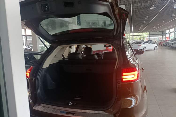 Used Geely Auto Emgrand X7 Sport 2016 1.8TD Automatic Smart Connectivity Version Trunk