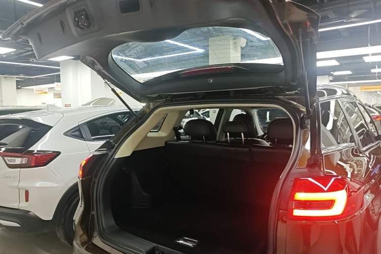 Used Geely Auto Emgrand X7 Sport 2016 1.8TD Automatic Smart Model Trunk