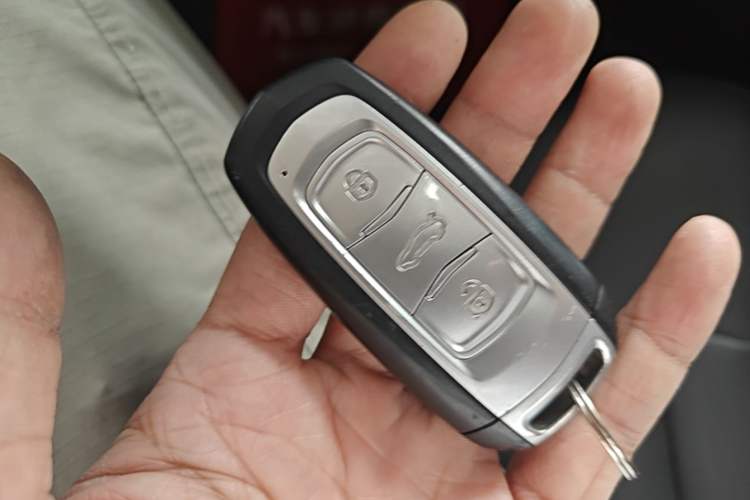 Used Geely Auto Emgrand X7 Sport 2016 2.0L Manual Smart Connect Version Vehicle Key