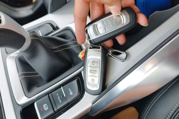 Used Geely Auto Emgrand X7 Sport 2016 2.0L Manual Smart Connect Version Vehicle Key