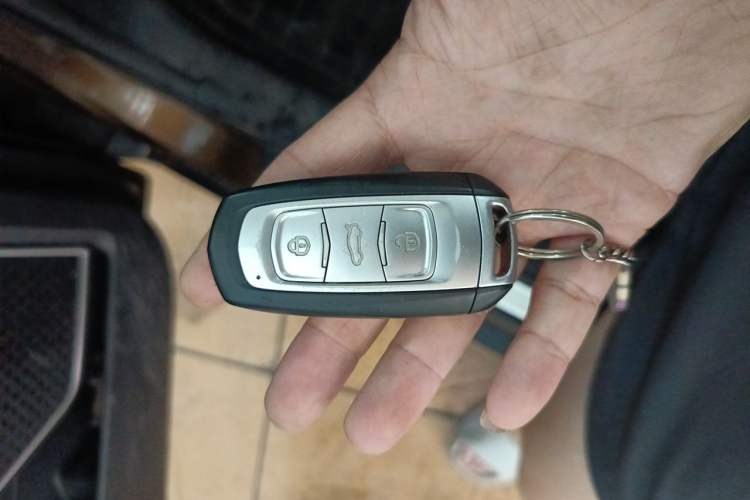 Used Geely Auto Emgrand X7 Sport 2016 1.8TD Automatic Smart Connectivity Version Vehicle Key