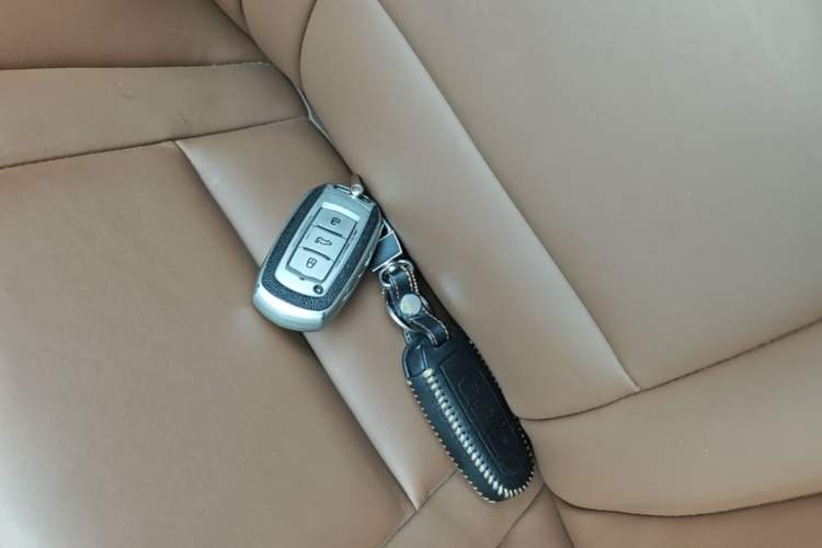 Used Geely Auto Emgrand X7 Sport 2016 1.8TD Automatic ZhiZun Version Vehicle Key