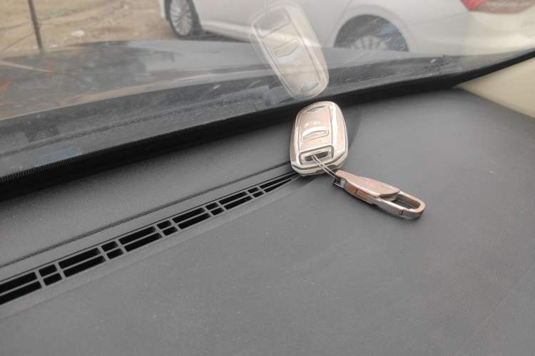 Used Geely Auto Emgrand X7 Sport 2016 2.0L Manual Smart Connect Version Vehicle Key