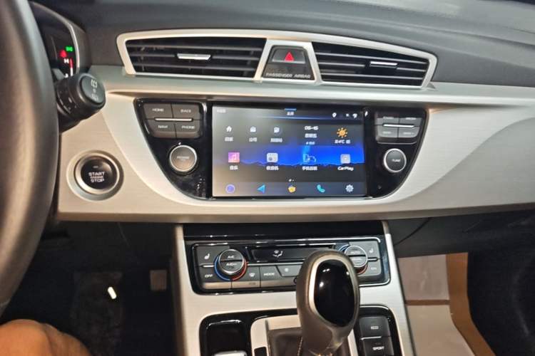 Used Geely Auto Emgrand X7 Sport 2016 1.8TD Automatic ZhiZun Version Audio And AC Panel