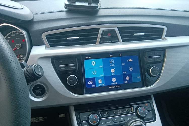 Used Geely Auto Emgrand X7 Sport 2016 1.8TD Automatic ZhiShang Model Audio And AC Panel
