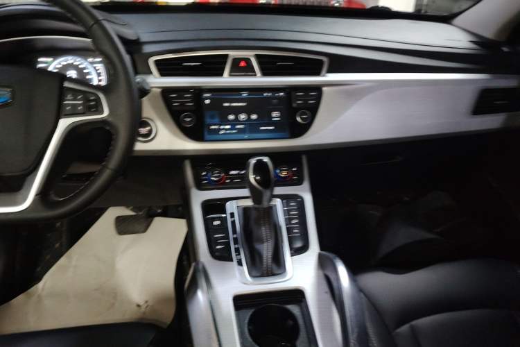 Used Geely Auto Emgrand X7 Sport 2016 1.8TD Automatic Smart Model Audio And AC Panel