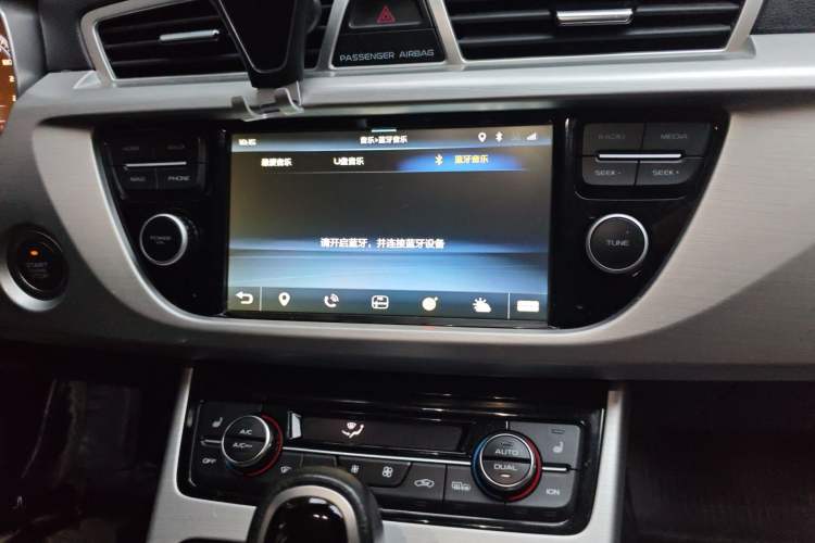 Used Geely Auto Emgrand X7 Sport 2016 1.8TD Automatic ZhiZun Version Audio And AC Panel