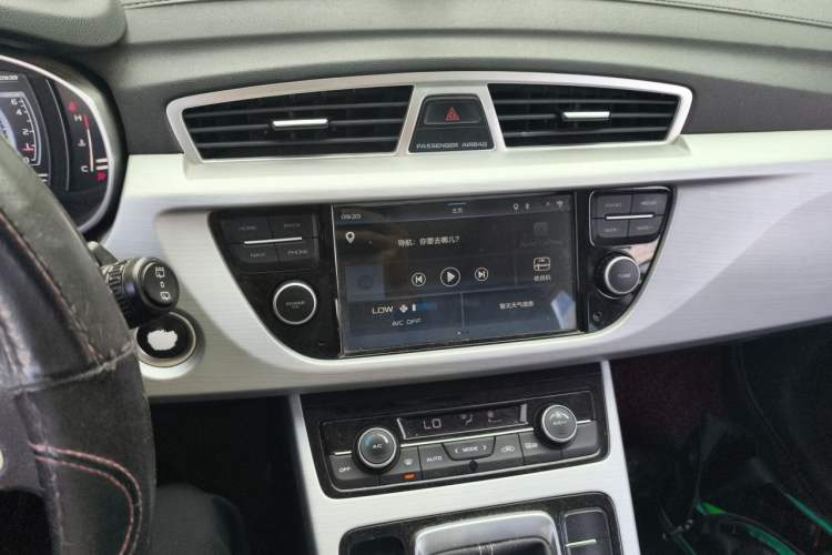 Used Geely Auto Emgrand X7 Sport 2016 2.0L Manual Smart Connect Version Audio And AC Panel