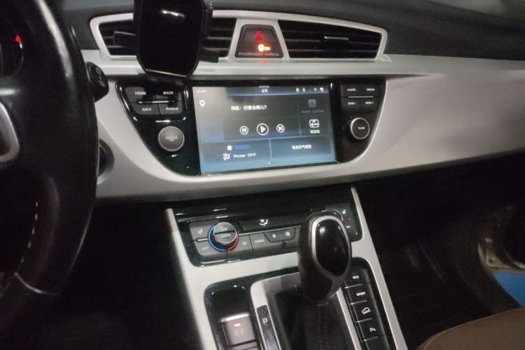 Used Geely Auto Emgrand X7 Sport 2016 1.8TD Automatic ZhiZun Version Audio And AC Panel