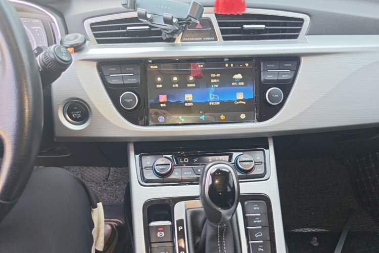 Used Geely Auto Emgrand X7 Sport 2016 1.8TD Automatic Smart Model Audio And AC Panel