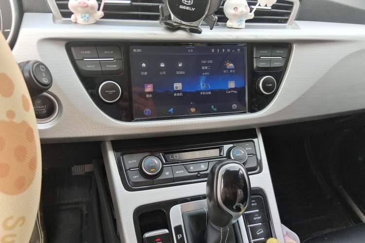 Used Geely Auto Emgrand X7 Sport 2016 1.8TD Automatic Smart Connectivity Version Audio And AC Panel