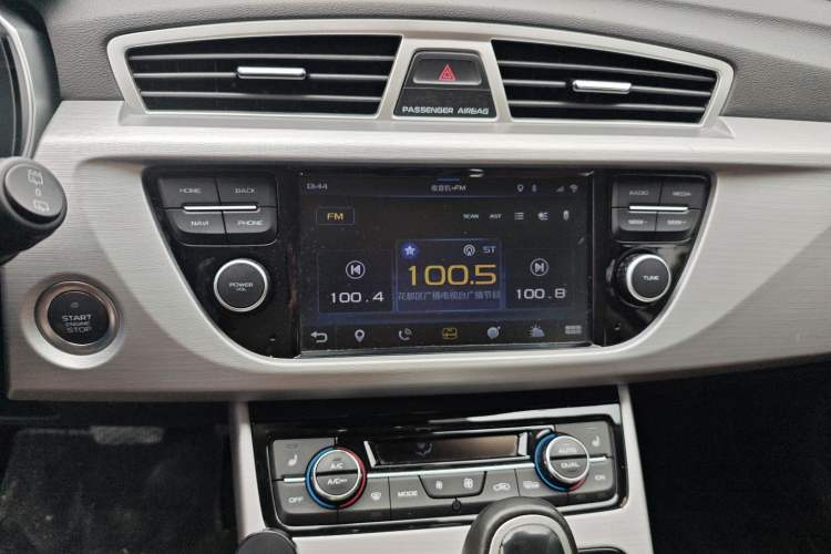 Used Geely Auto Emgrand X7 Sport 2016 1.8TD Automatic ZhiZun Version Audio And AC Panel